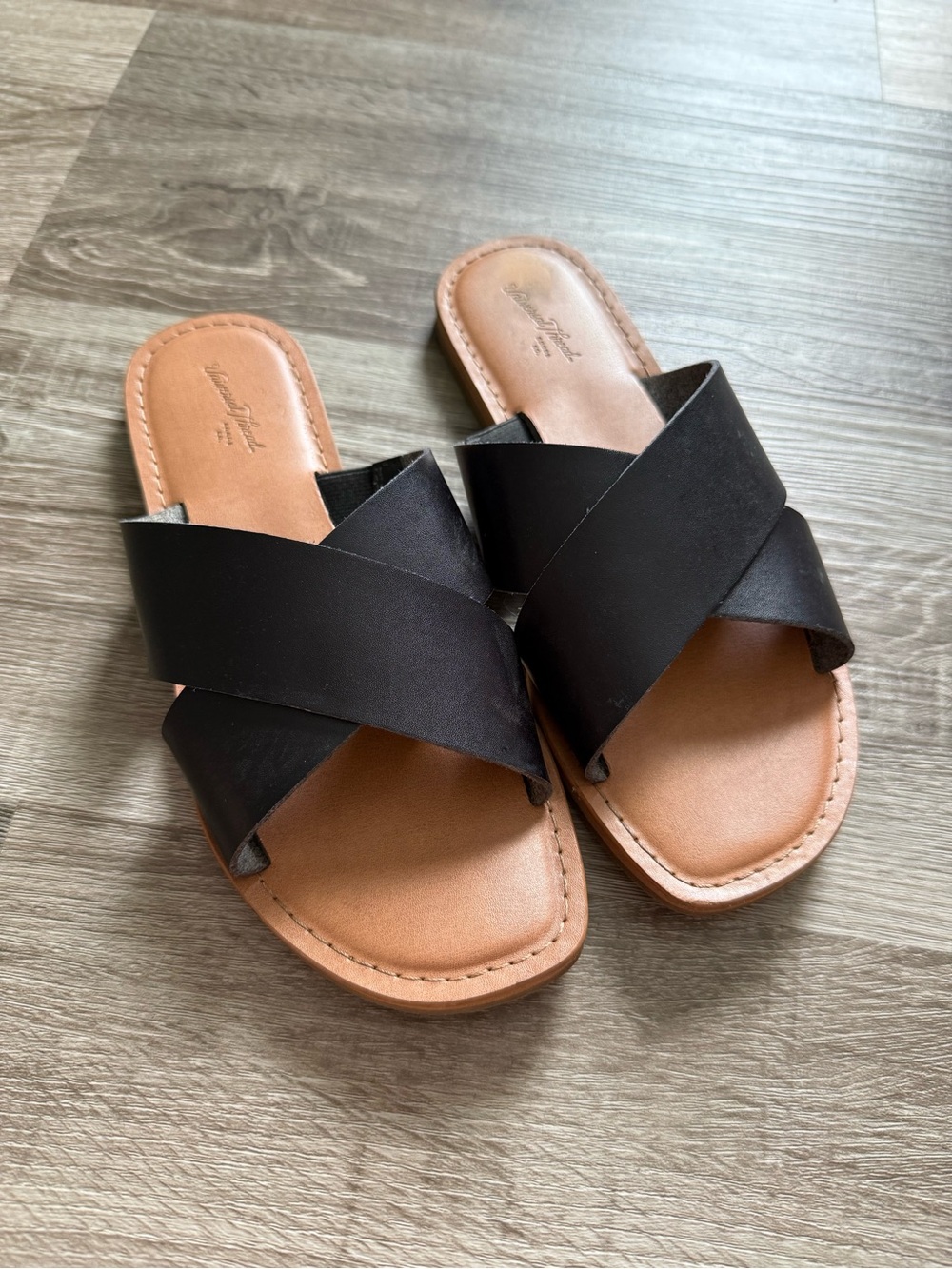 Universal Thread Black Cross-Strap Slide Sandals with Tan Footbed